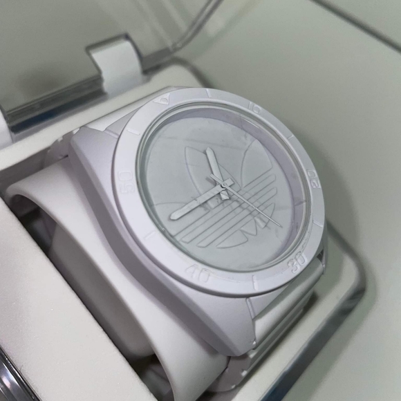 Watch - Picture 2 of 3